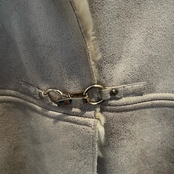 Ellen Tracy Cream and Tan Teddy Jacket with Plush Collar - Picture 3 of 8